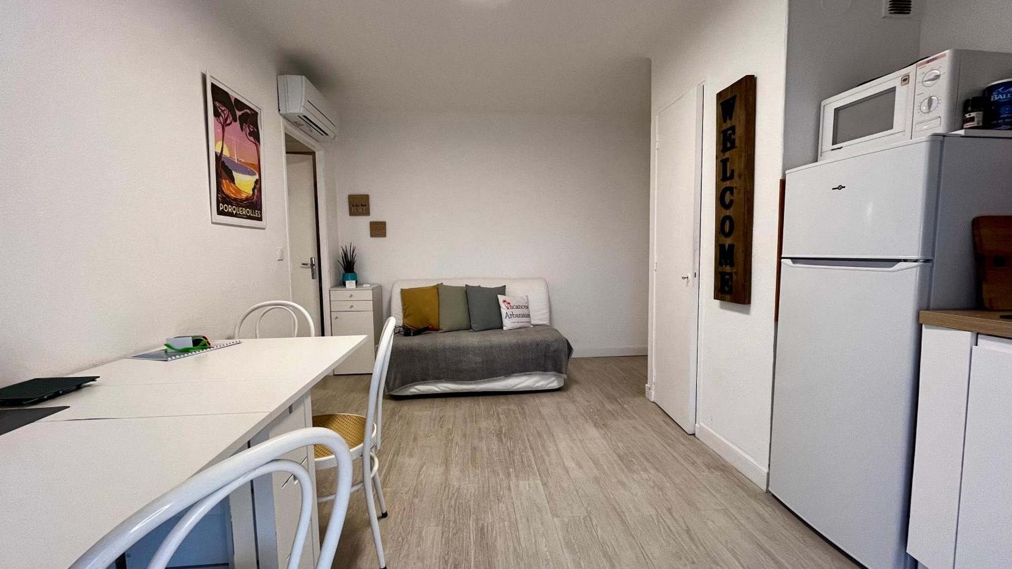 Vacances Arbanaises - Appartements Giens Йер Экстерьер фото