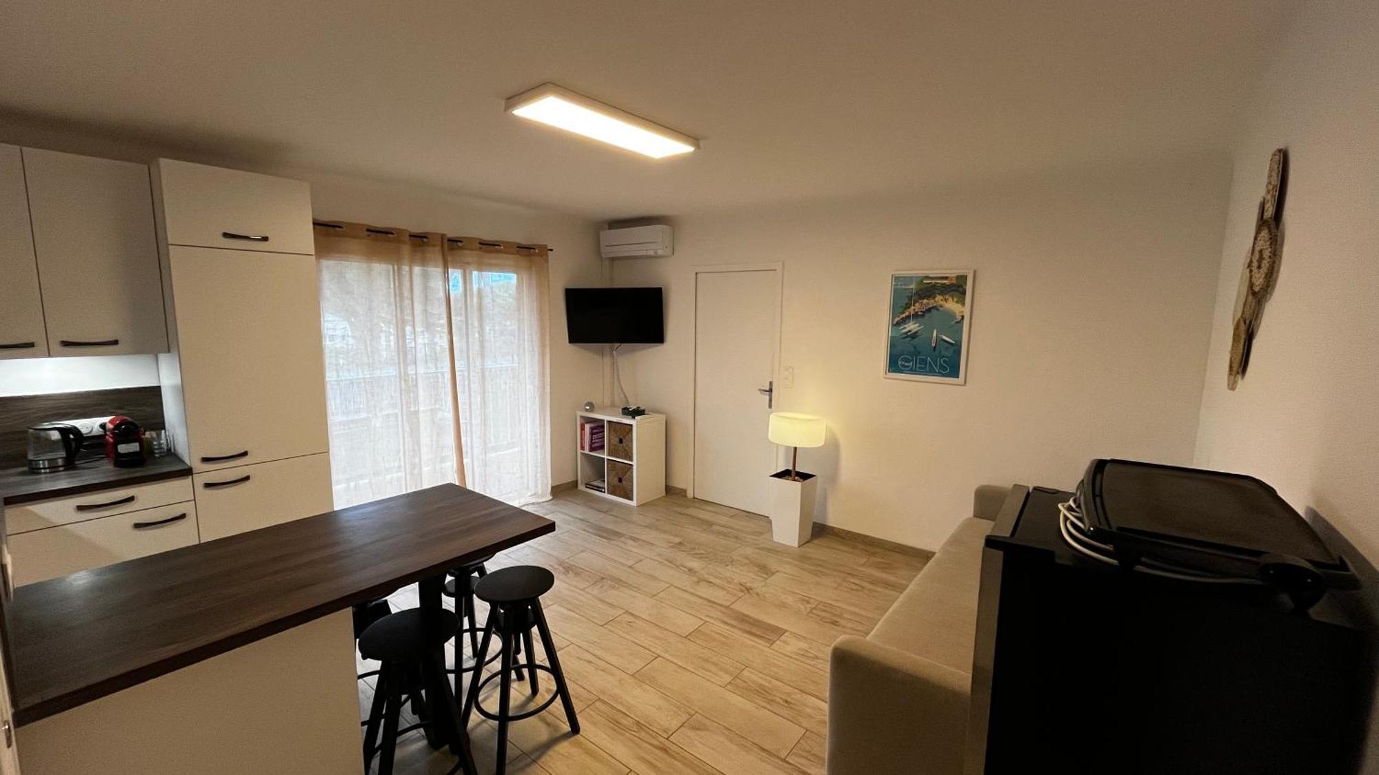 Vacances Arbanaises - Appartements Giens Йер Экстерьер фото