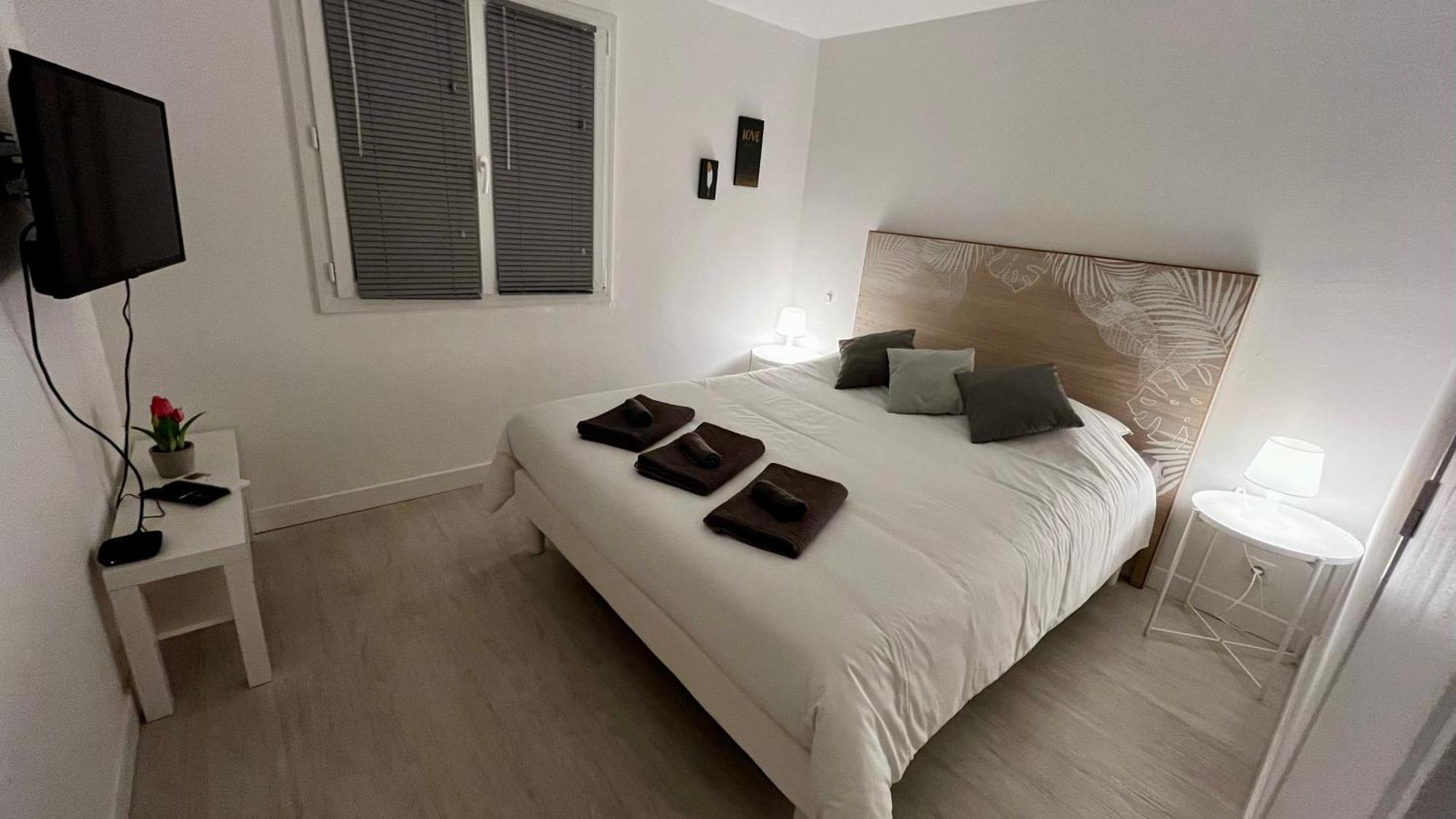 Vacances Arbanaises - Appartements Giens Йер Экстерьер фото