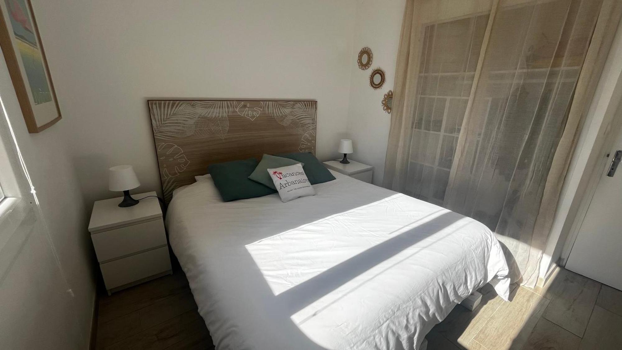 Vacances Arbanaises - Appartements Giens Йер Экстерьер фото